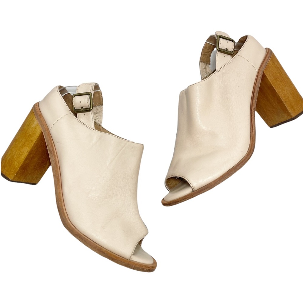 Fiel open toe leather wooden heel sandals cream color